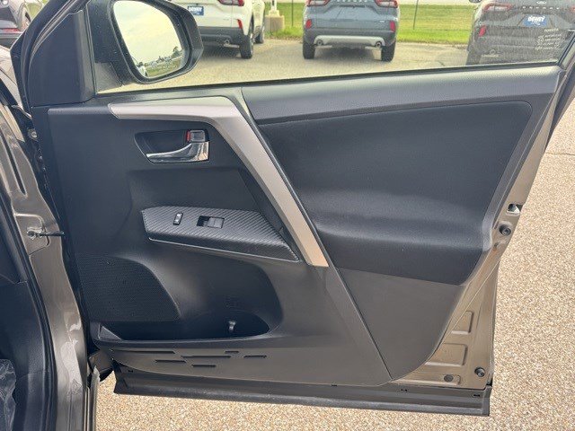 2015 Toyota RAV4 XLE photo 33