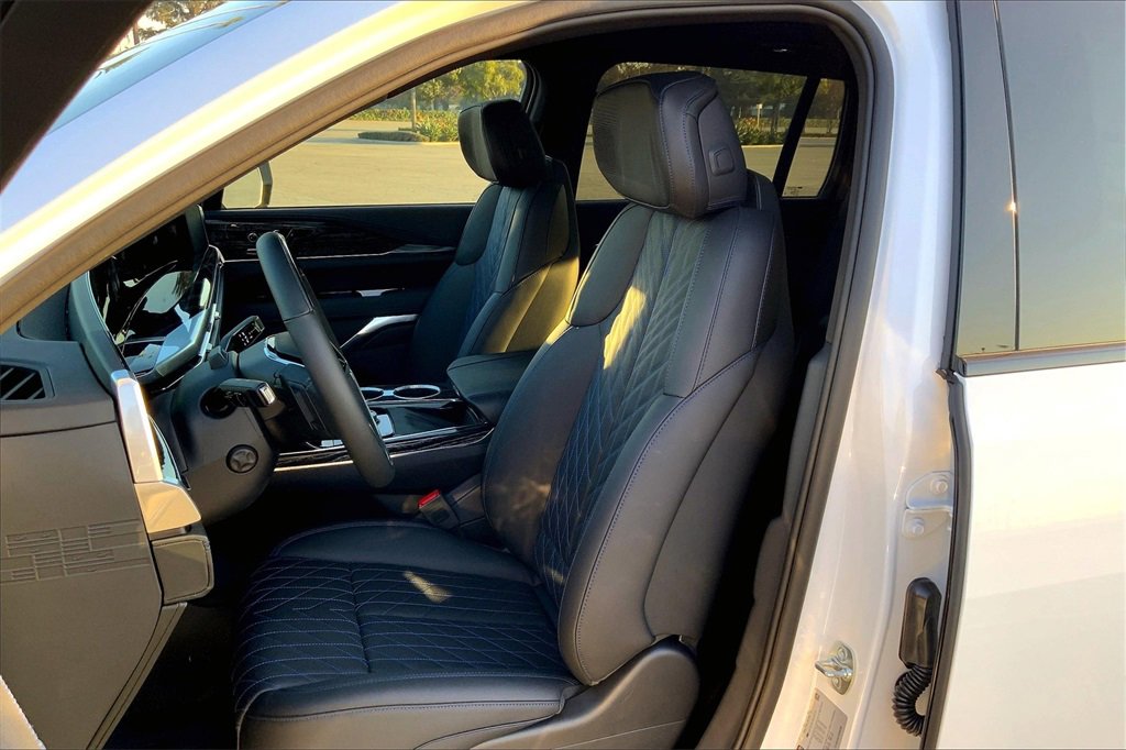 2025 Cadillac Escalade IQ Luxury photo 11