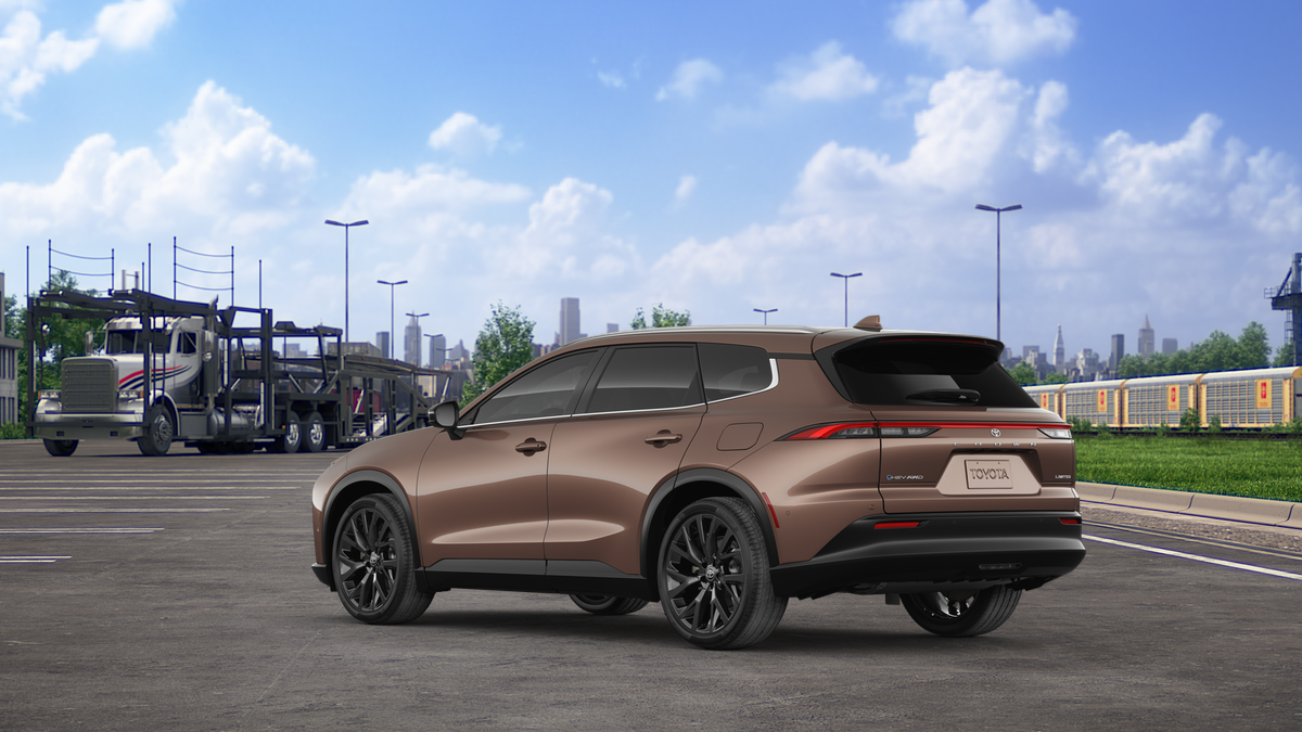 2025 Toyota Crown Signia Limited photo 2