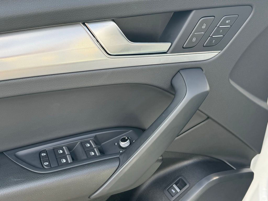 2025 Audi Q5 S line Premium photo 17