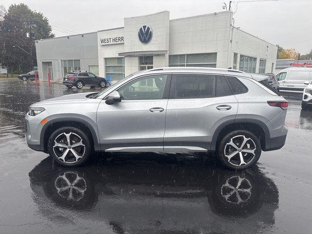 2025 Volkswagen Tiguan SE photo 2