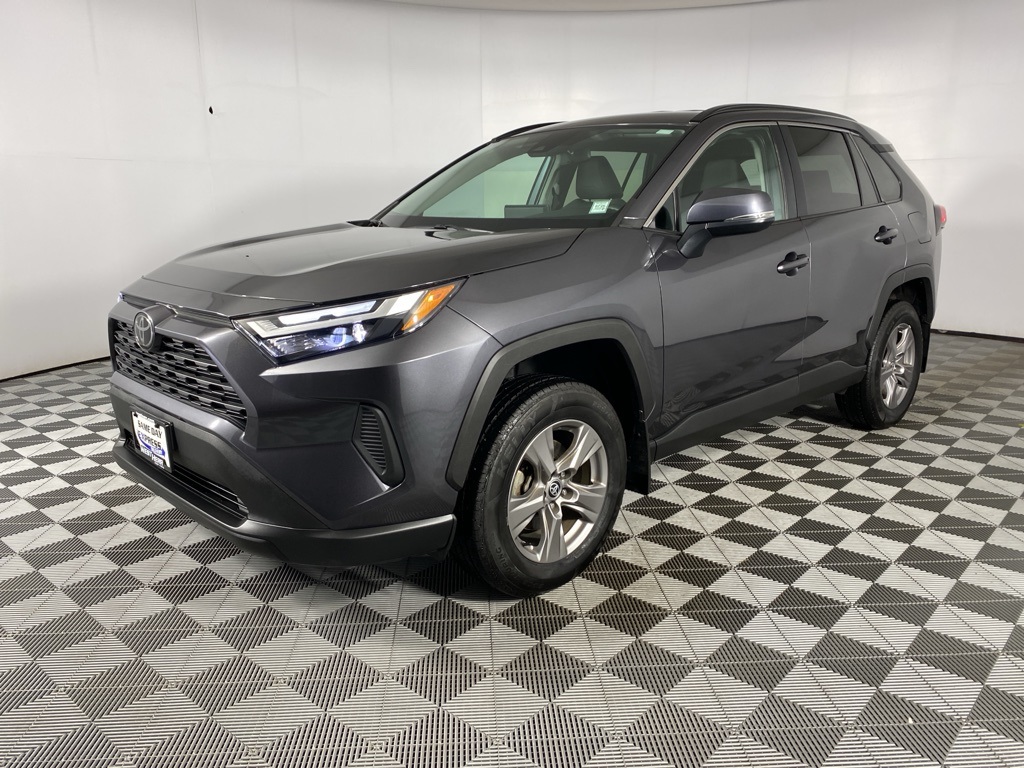 2023 Toyota RAV4 XLE photo 4