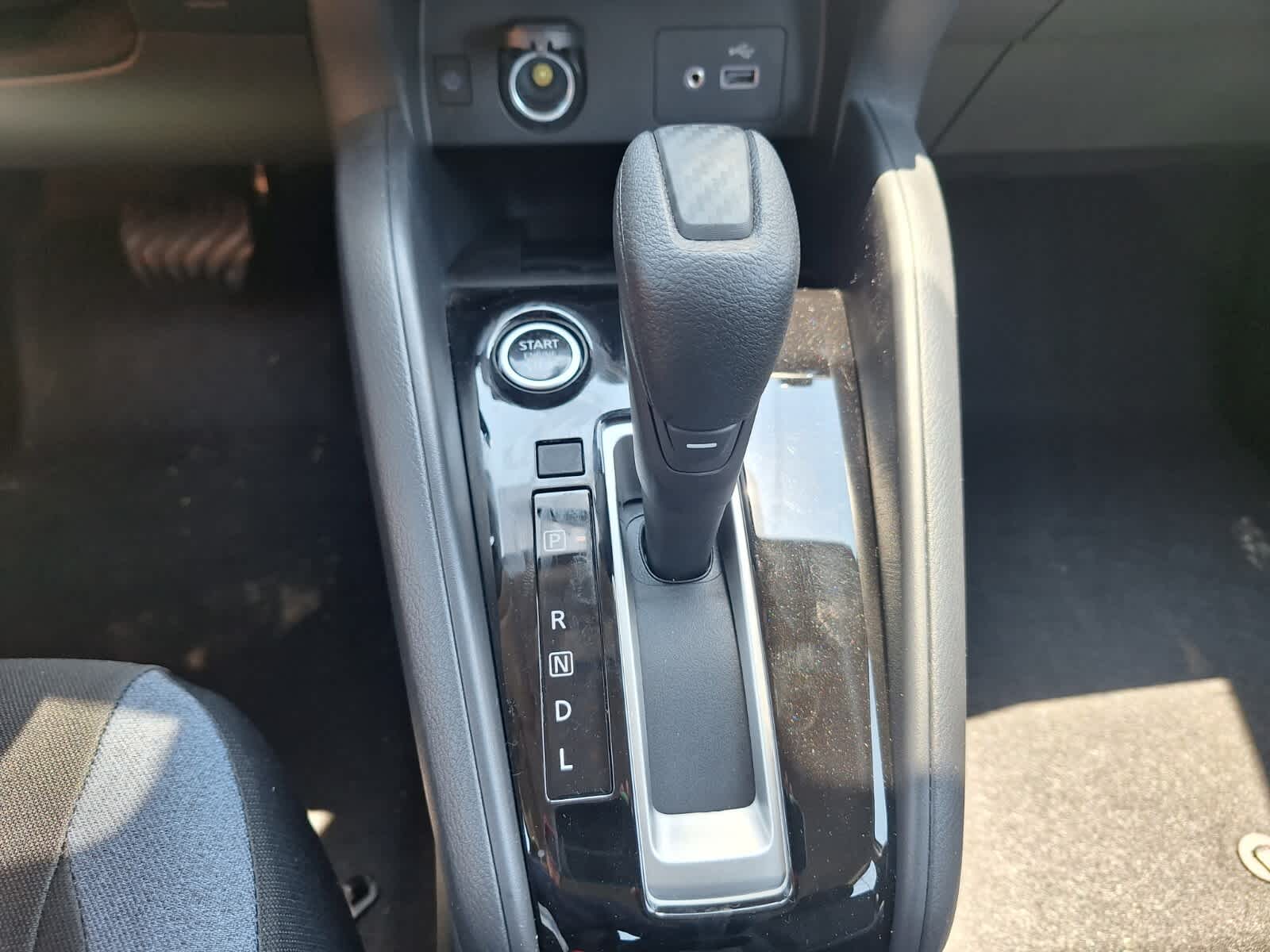2025 Nissan Versa SV photo 17