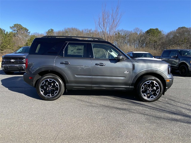 2025 Ford Bronco Sport Outer Banks photo 2