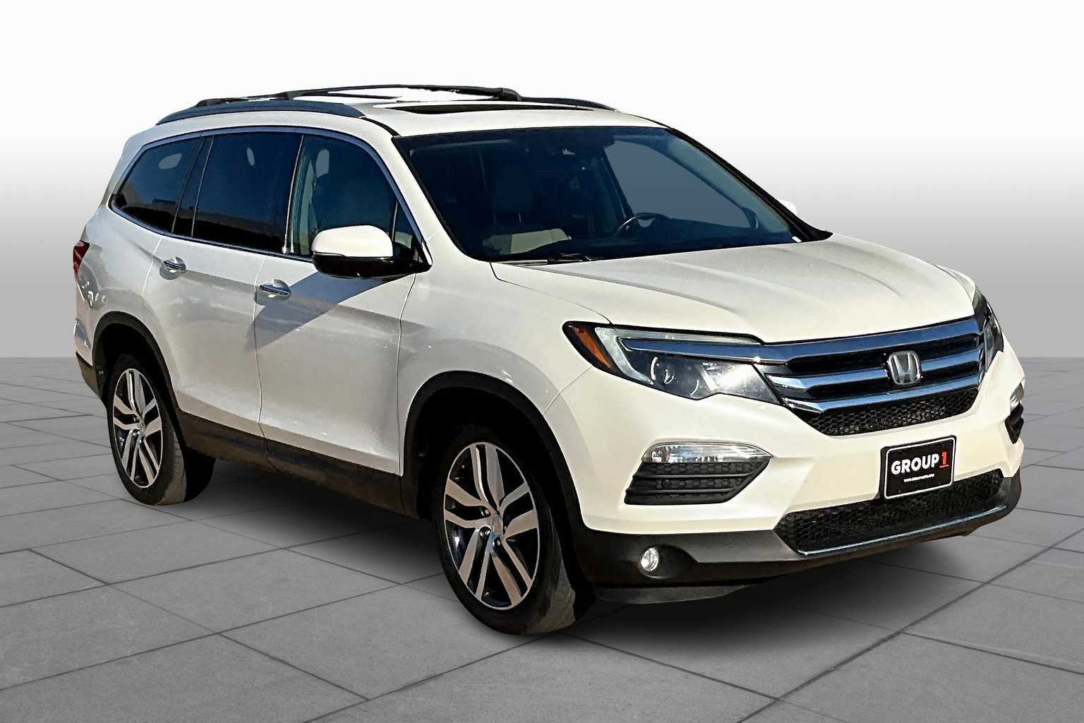 2018 Honda Pilot Elite photo 2