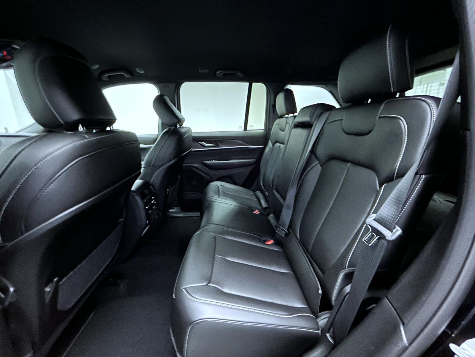 2025 Jeep Grand Cherokee Limited photo 10