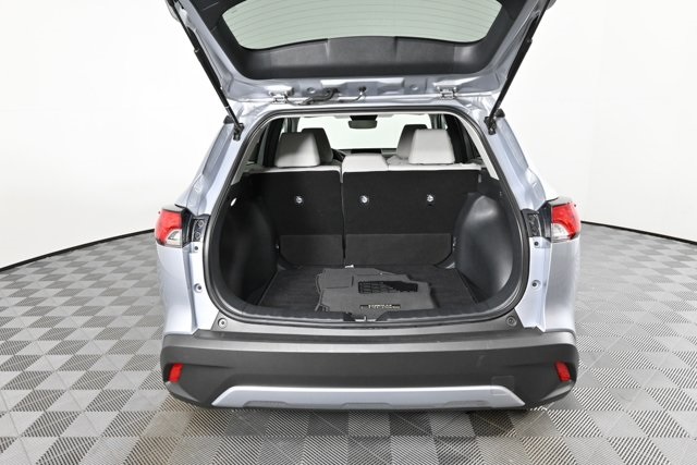 2024 Toyota Corolla Cross LE photo 3