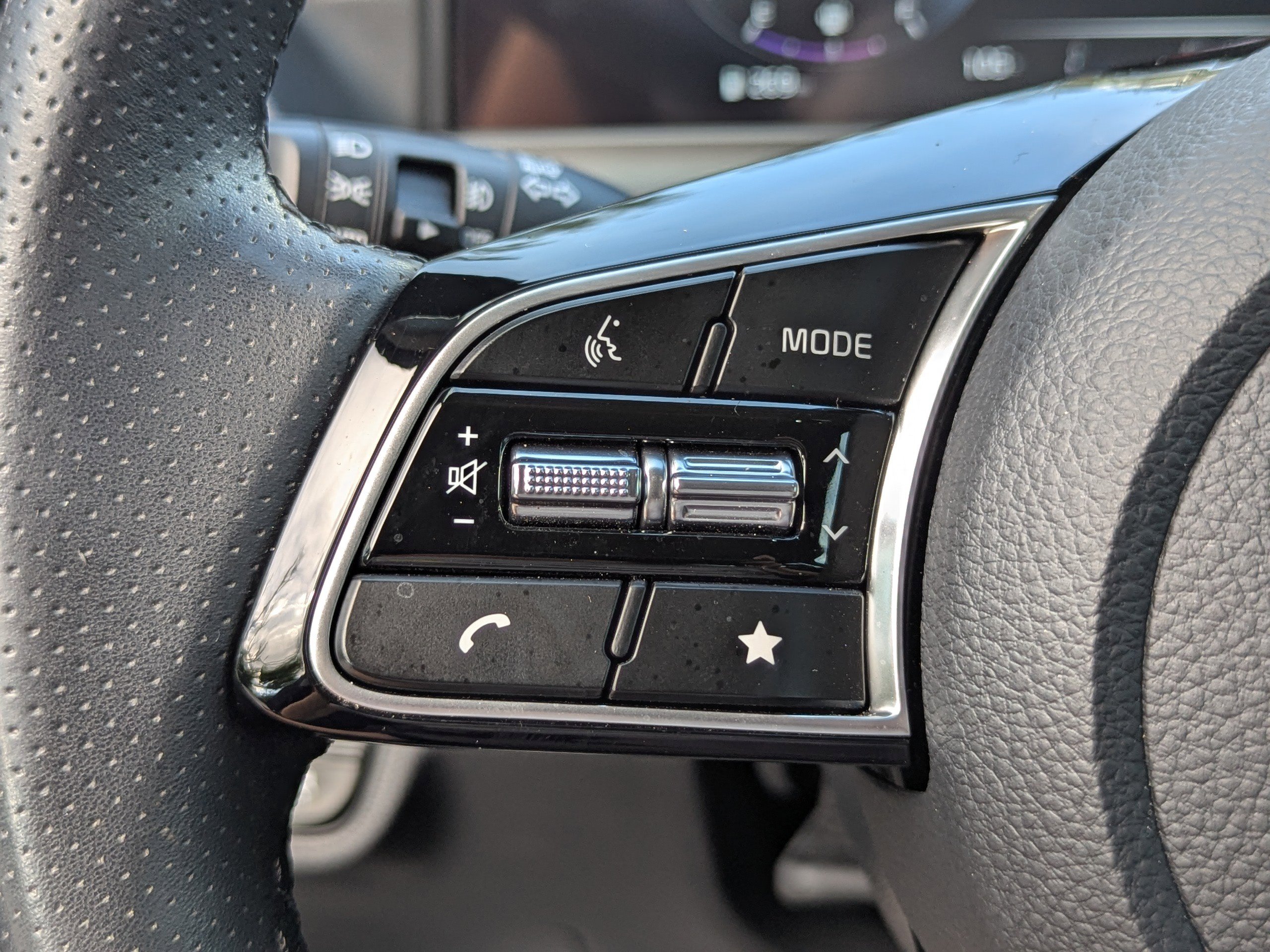 2025 Kia Seltos SX photo 35