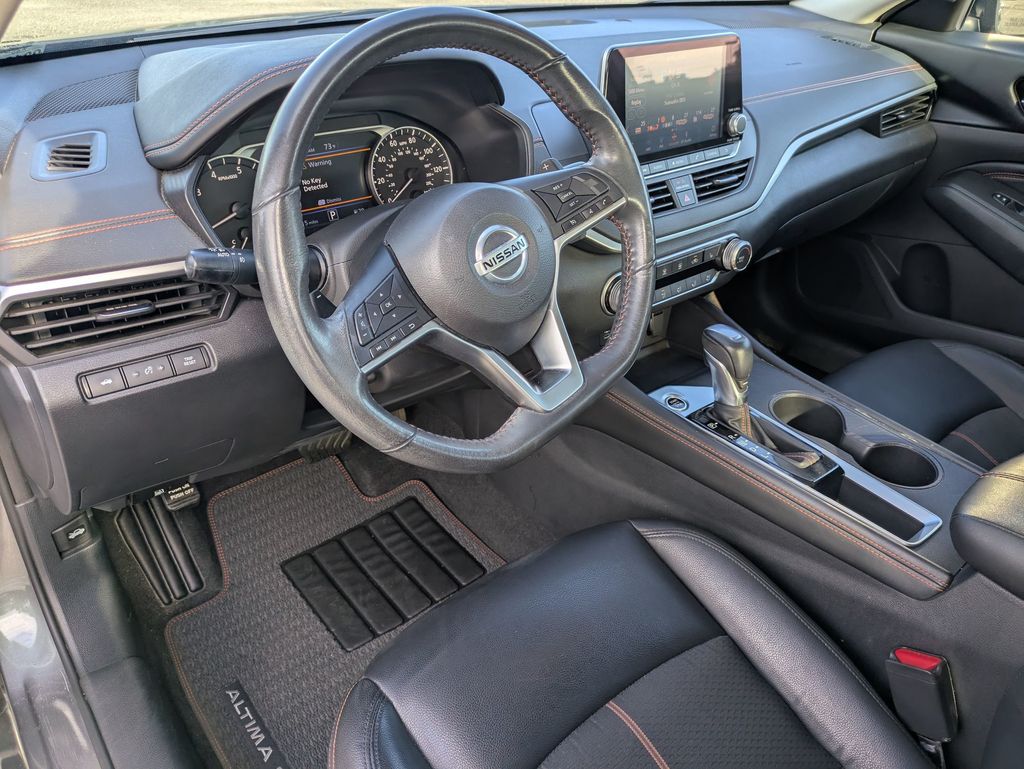 2022 Nissan Altima 2.5 SR photo 11