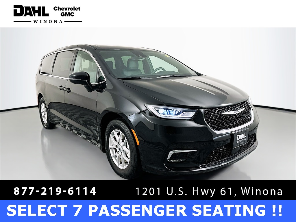 2025 Chrysler Pacifica Select's photo