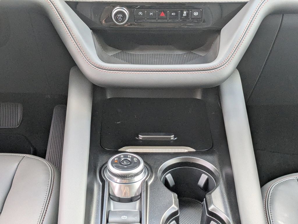 2025 Ford Explorer photo 21