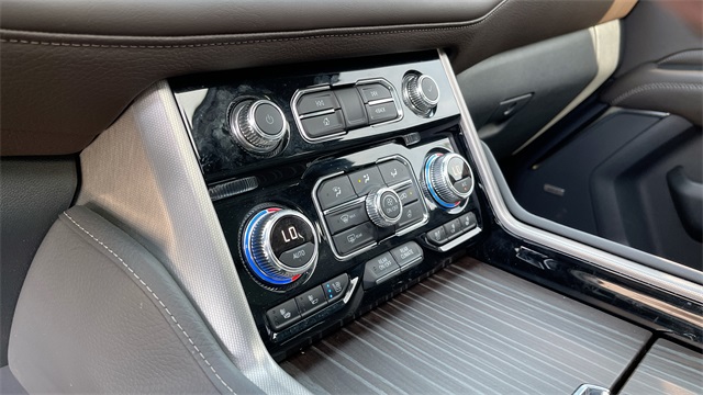 2024 GMC YUKON - Image 35