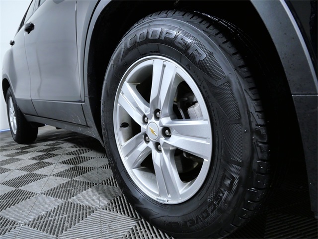 Used 2020 Chevrolet Trax LS with VIN KL7CJKSB7LB031434 for sale in Apple Valley, Minnesota