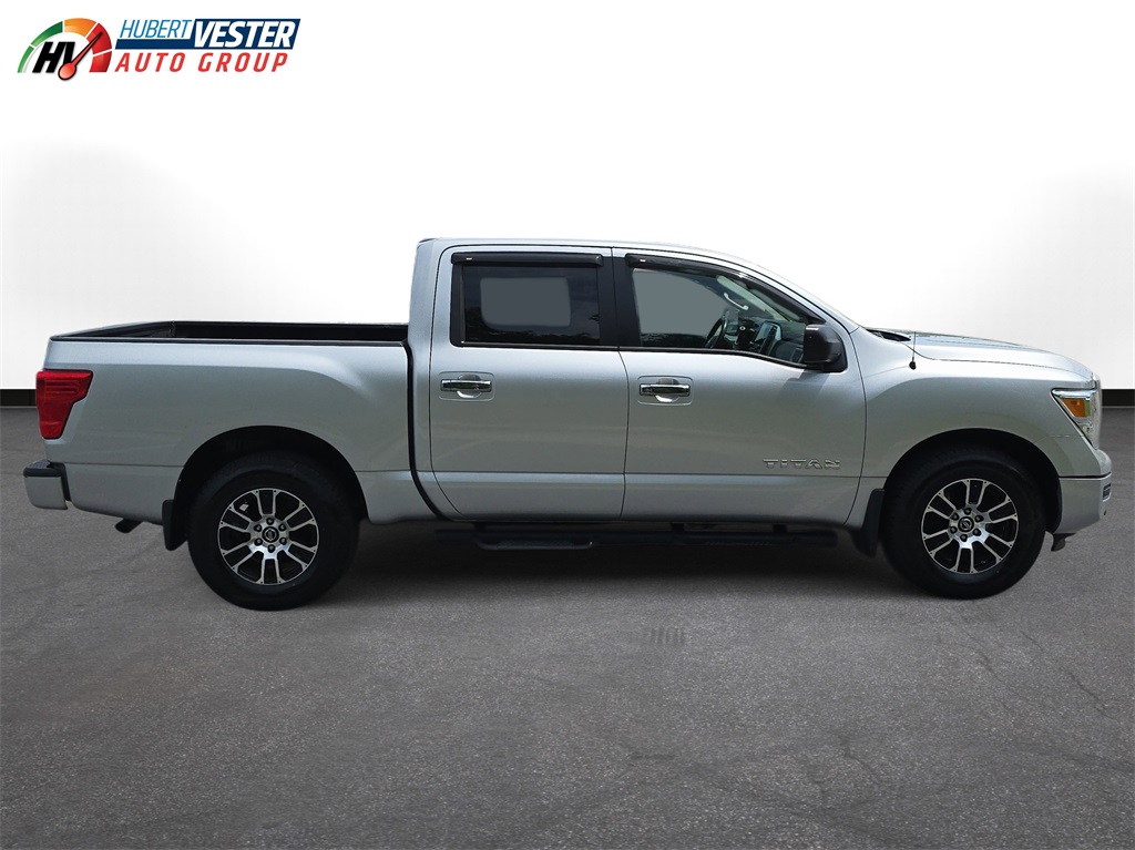 2021 Nissan Titan SV photo 5
