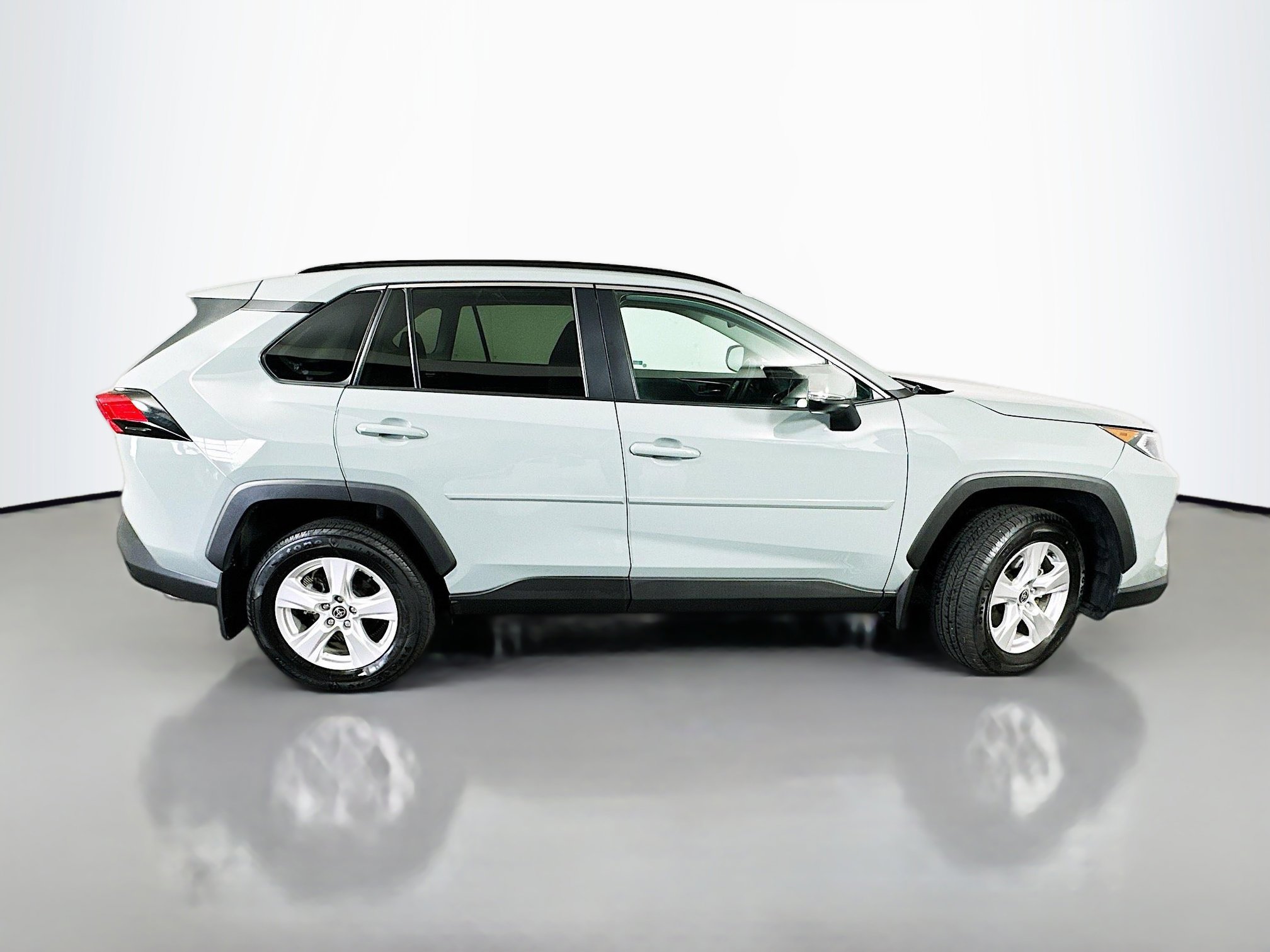2021 Toyota RAV4 XLE photo 8