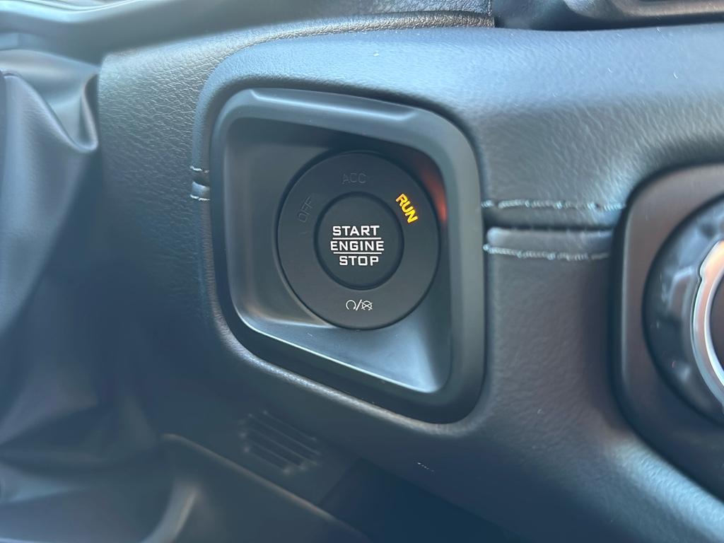 2025 Jeep Wrangler Sahara photo 30