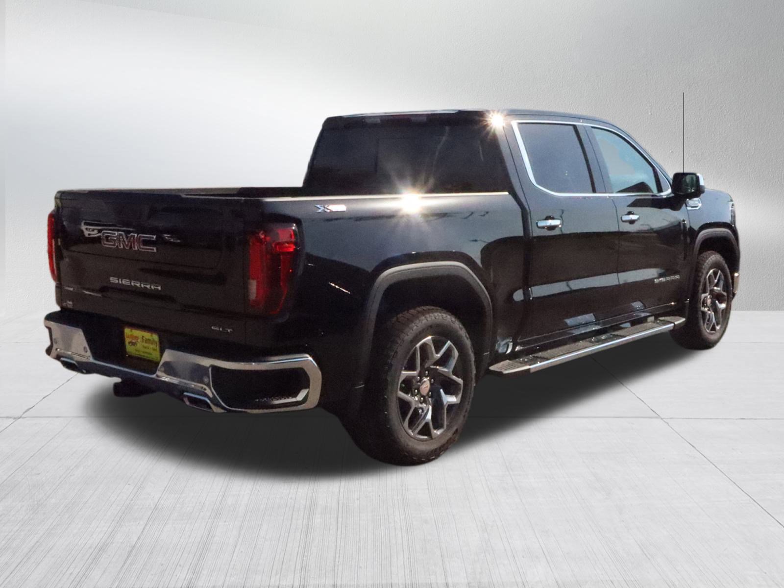 2026 Gmc Sierra SLT photo 7