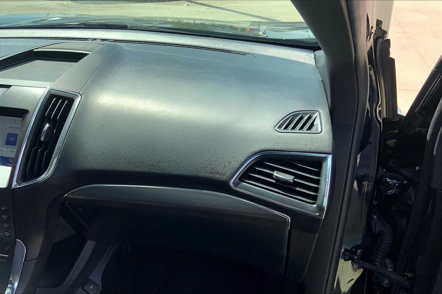2020 Ford Edge Titanium photo 18