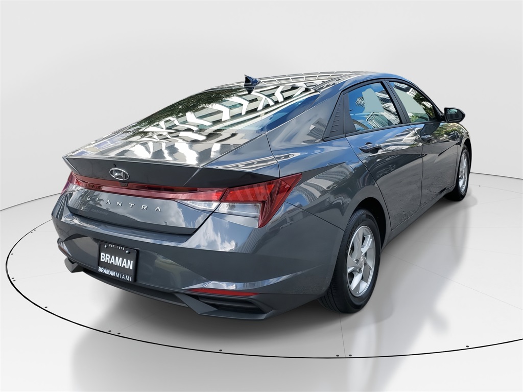 2023 Hyundai Elantra SE photo 3
