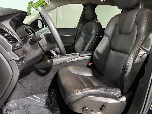 2020 Volvo XC90 T6 Momentum photo 3