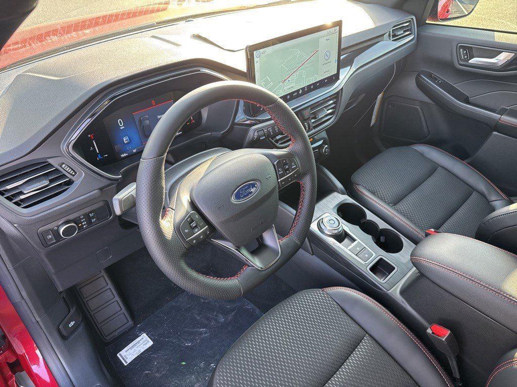 2025 Ford Escape ST-Line photo 4