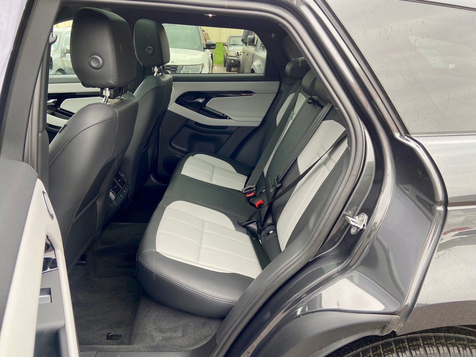 2026 Land Rover Range Rover Evoque Dynamic SE photo 5