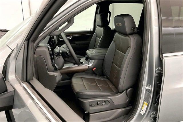2025 Chevrolet Silverado 3500HD High Country photo 10