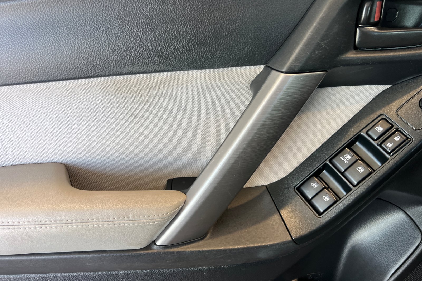 2016 Subaru Forester 2.5i Premium photo 10