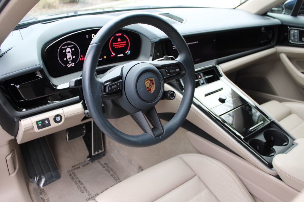 2025 Porsche Panamera Base photo 4