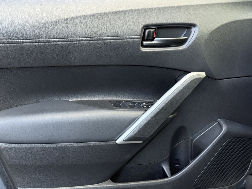 2022 Toyota Corolla Cross LE photo 10