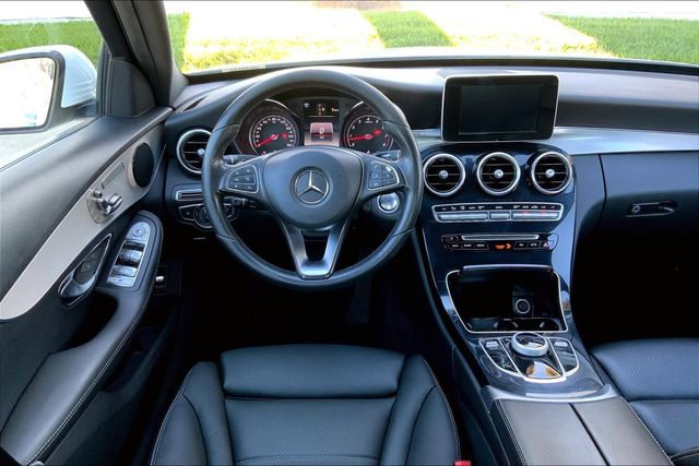 2018 Mercedes Benz C 300 Sedan photo 4