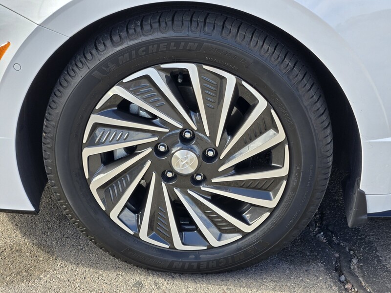 2022 Hyundai Sonata Hybrid Limited photo 9