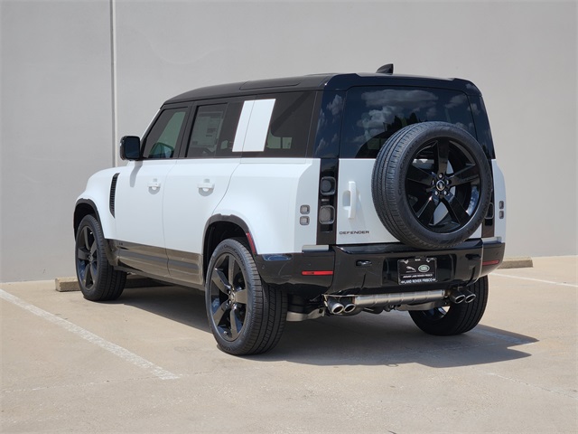 2025 Land Rover Defender 110 V8 photo 3