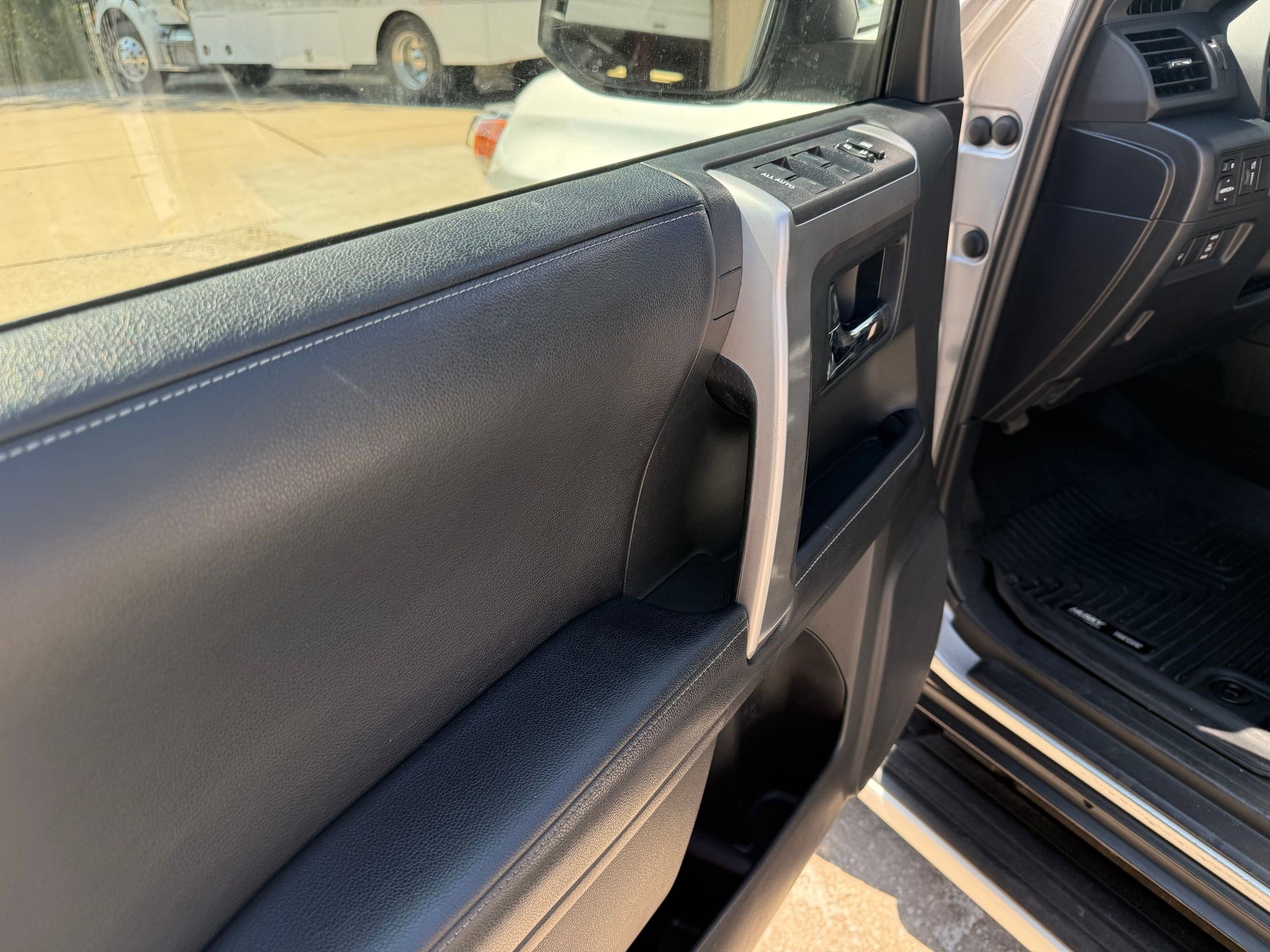 2019 Toyota 4Runner SR5 4WD photo 21