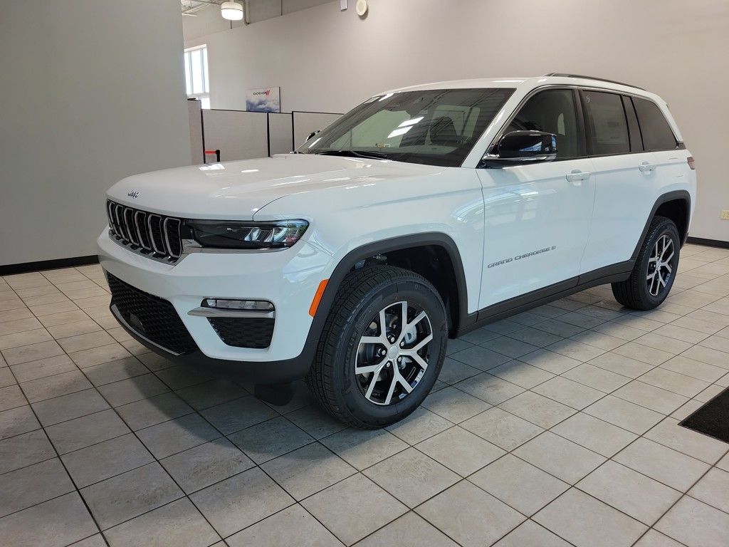 2025 Jeep Grand Cherokee Limited photo 3