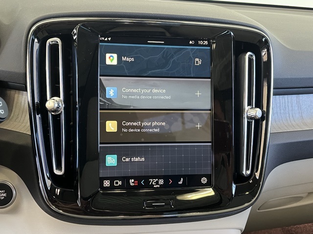 2025 Volvo XC40 Plus photo 23