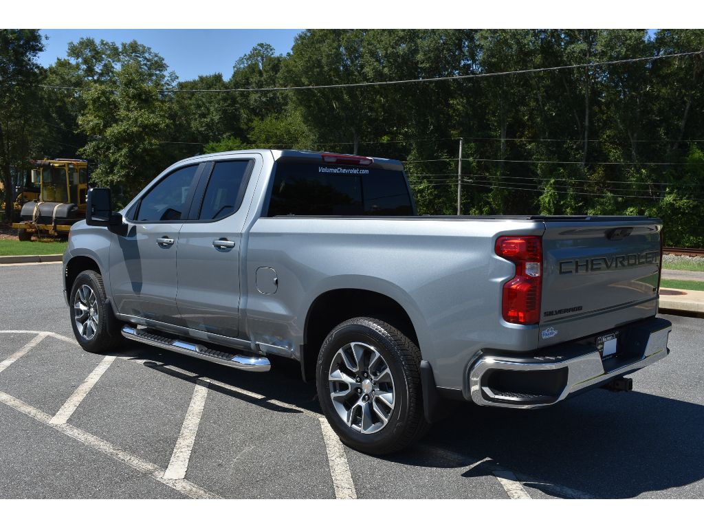 2025 Chevrolet Silverado 1500 LT photo 4