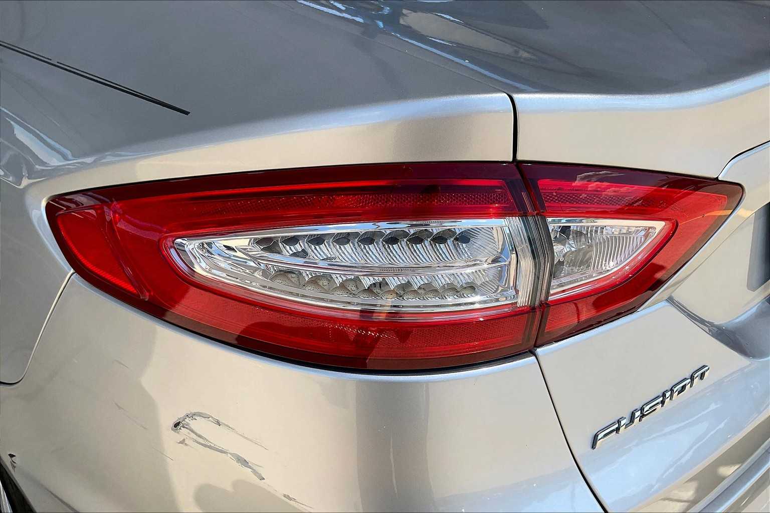 2014 Ford Fusion SE Hybrid photo 28