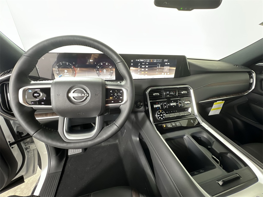 2025 Nissan Armada SL photo 11