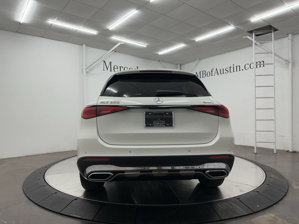 2025 Mercedes Benz GLC 300 4MATIC photo 3