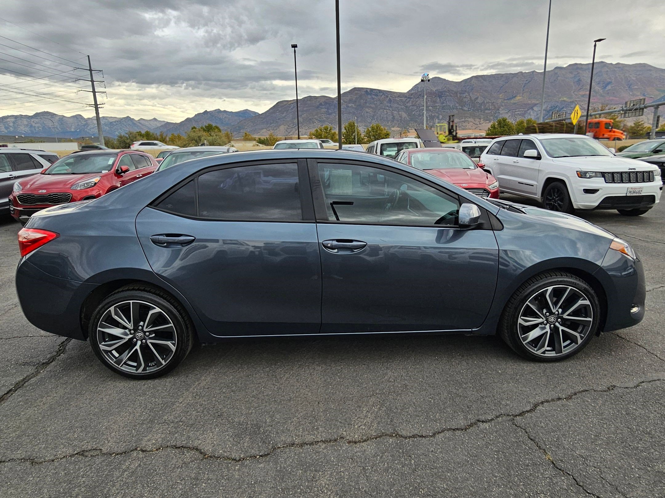 2018 Toyota Corolla L photo 2
