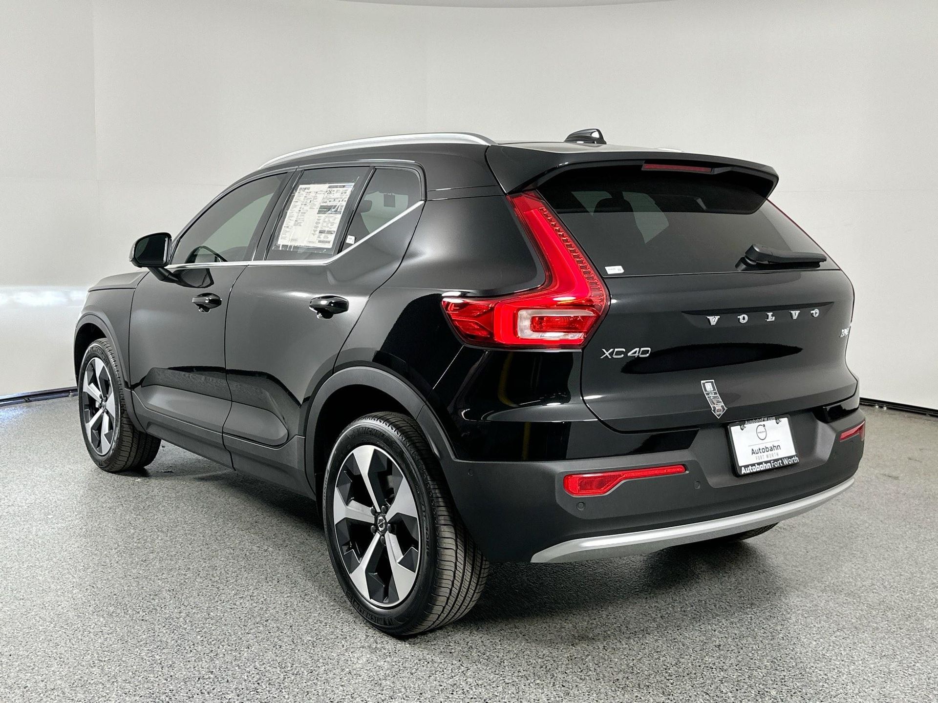 2025 Volvo XC40 AWD Plus photo 4