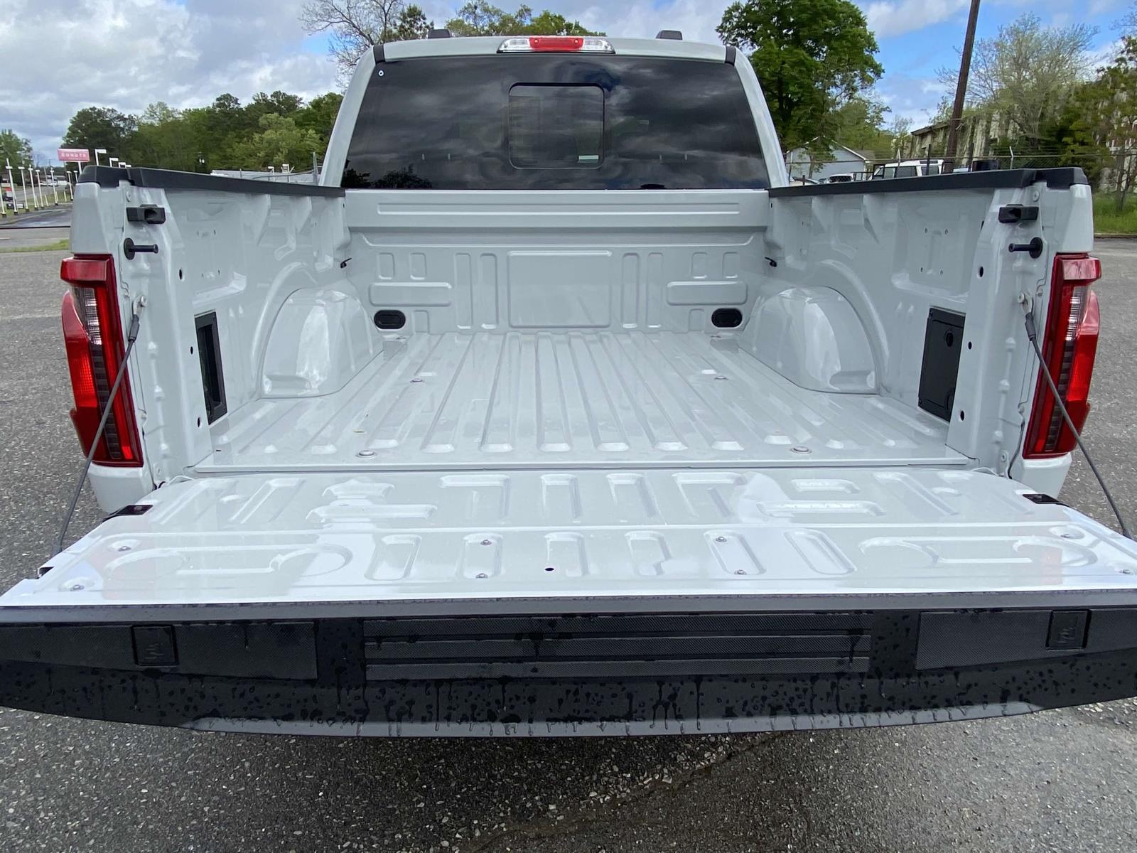 2024 Ford F-150 XLT photo 8