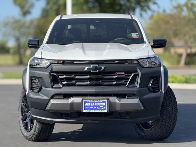 2025 Chevrolet Colorado Trail Boss photo 2