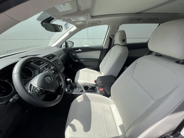 2021 Volkswagen Tiguan SE photo 2