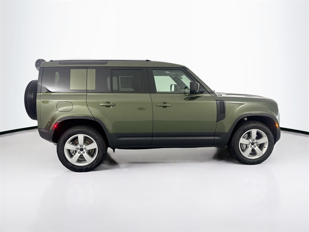 2026 Land Rover Defender 110 S photo 4