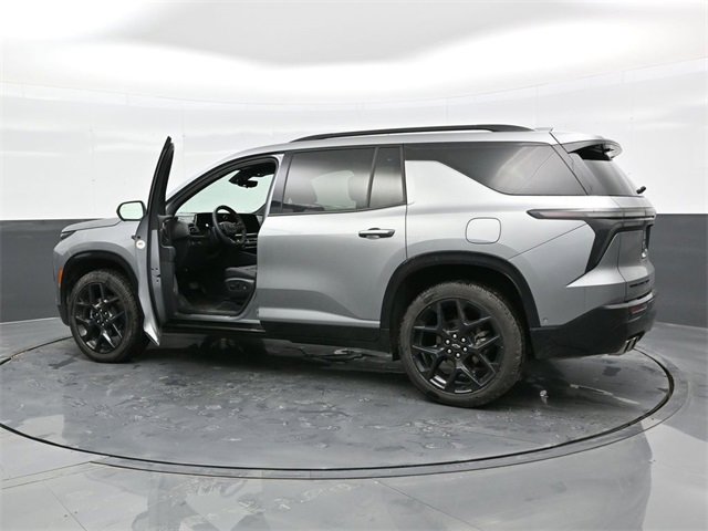 2024 Chevrolet Traverse RS photo 2