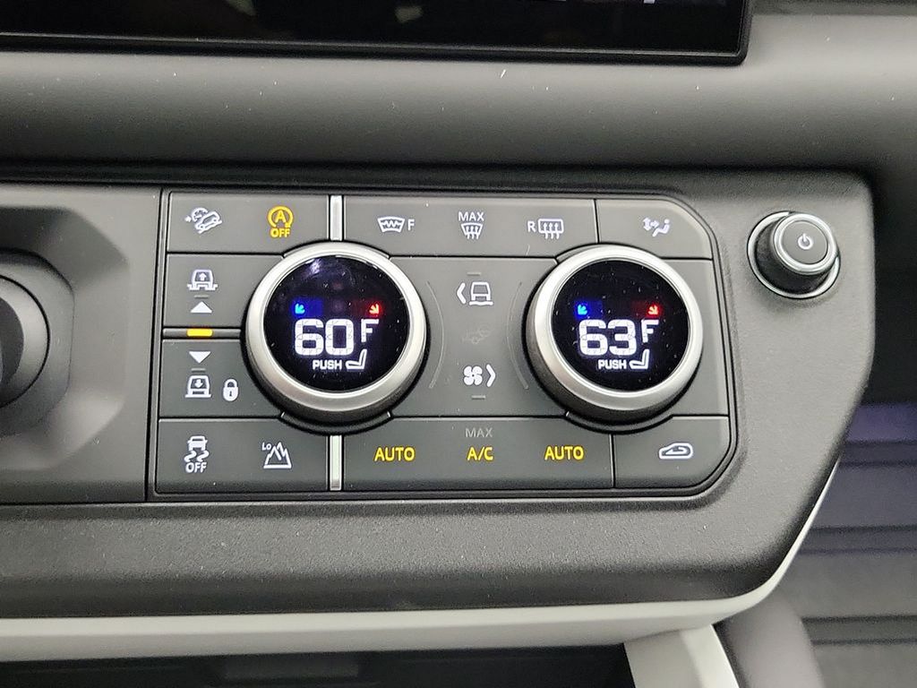 2025 Land Rover Defender 110 S photo 11
