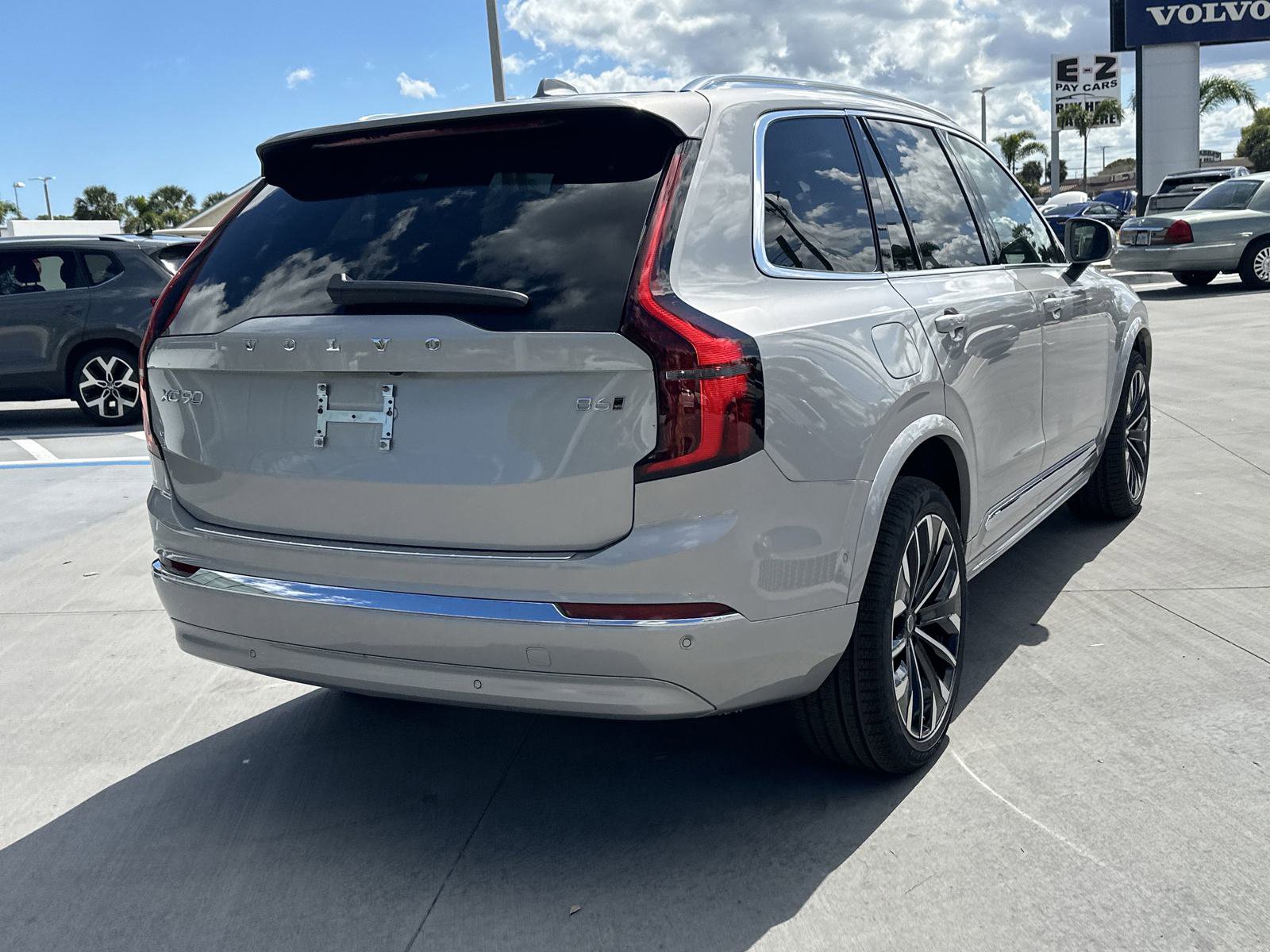 2025 Volvo XC90 Plus photo 6
