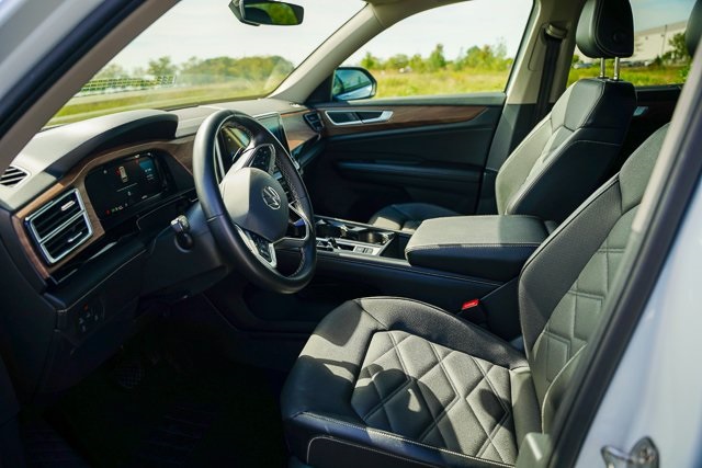 2024 Volkswagen Atlas SE Technology photo 8
